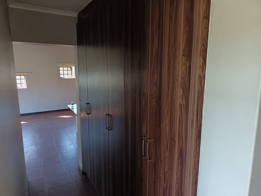 To Let 3 Bedroom Property for Rent in Hillside Free State